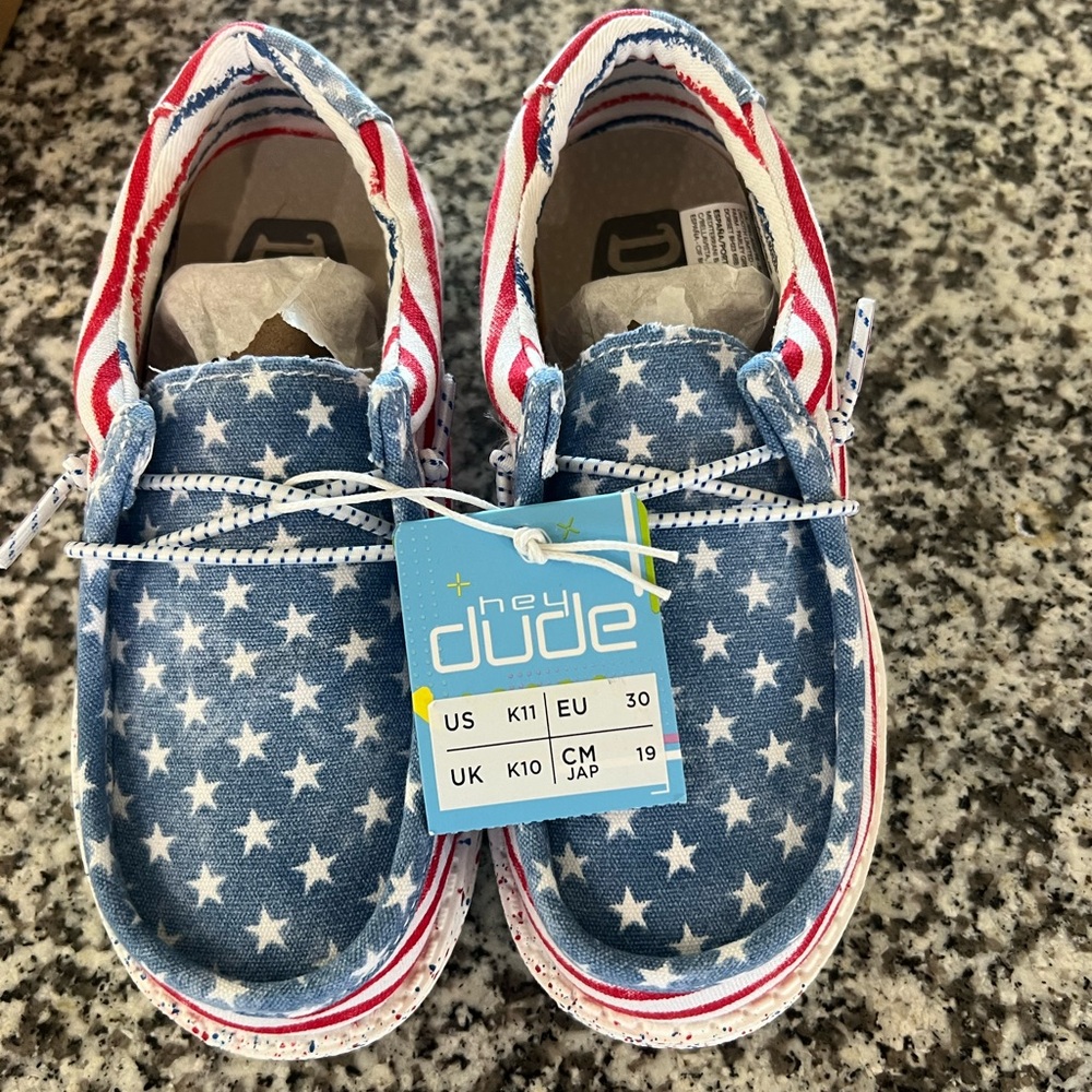 Hey dudes America can flag size 11 new in box
